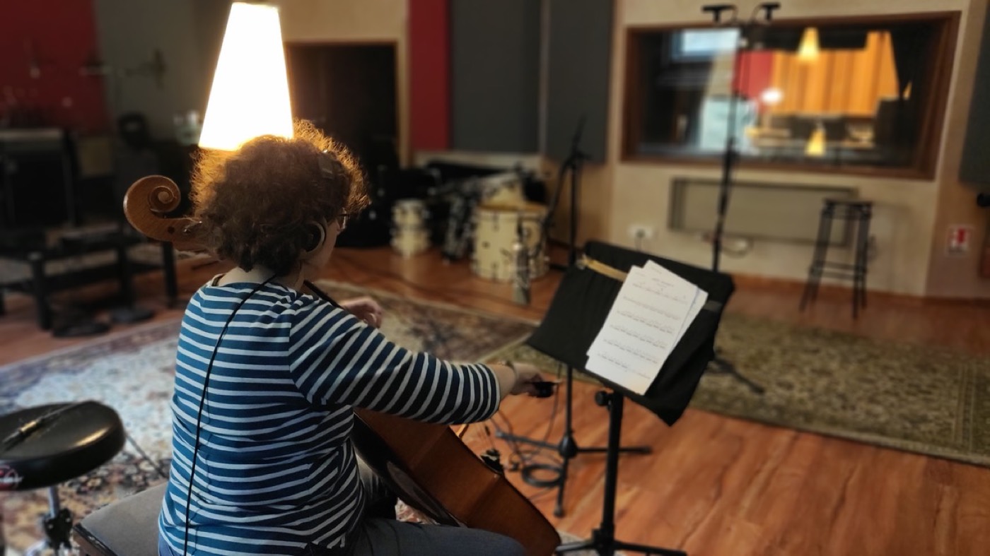 Pernette Boutte recording cello