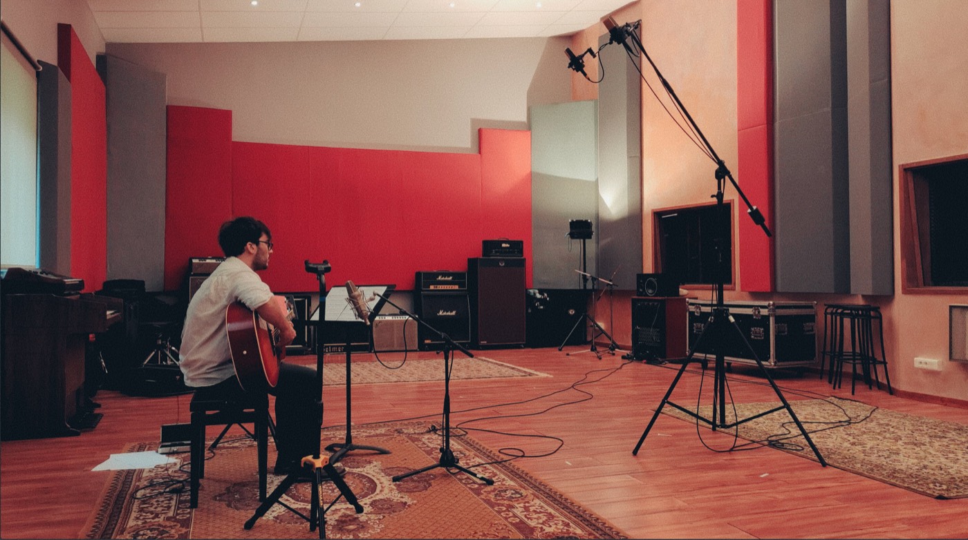 Thomas Nicol enregistrant la guitare en studio pour In Utero